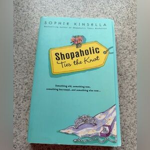 Shopaholic Ties the Knot Book Paperback book by Sophie Kinsella